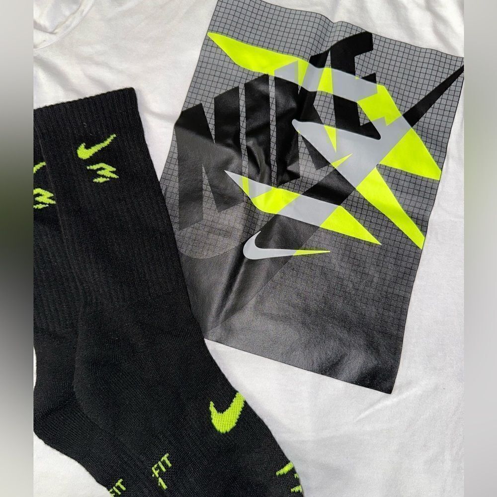 Nike T-shirt & Socks